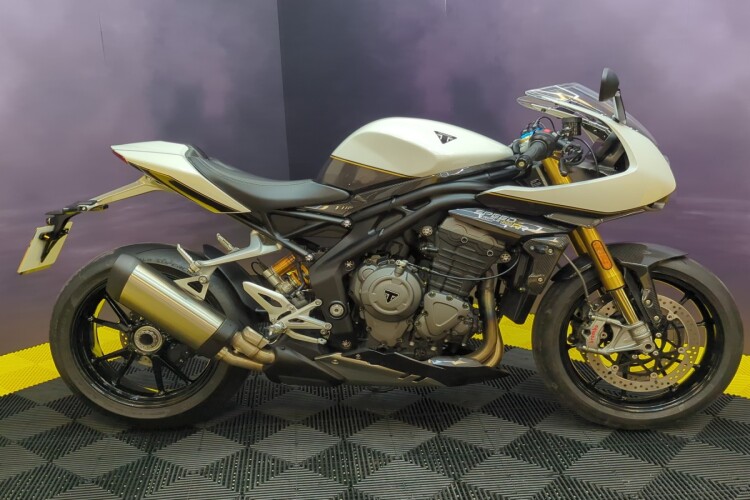 TRIUMPH SPEED TRIPLE 1200