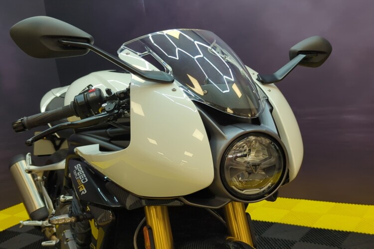 TRIUMPH SPEED TRIPLE 1200