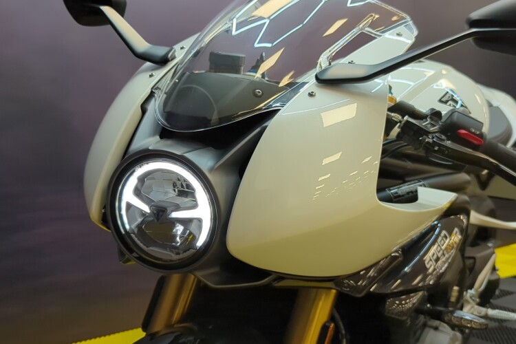 TRIUMPH SPEED TRIPLE 1200