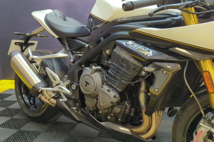 TRIUMPH SPEED TRIPLE 1200