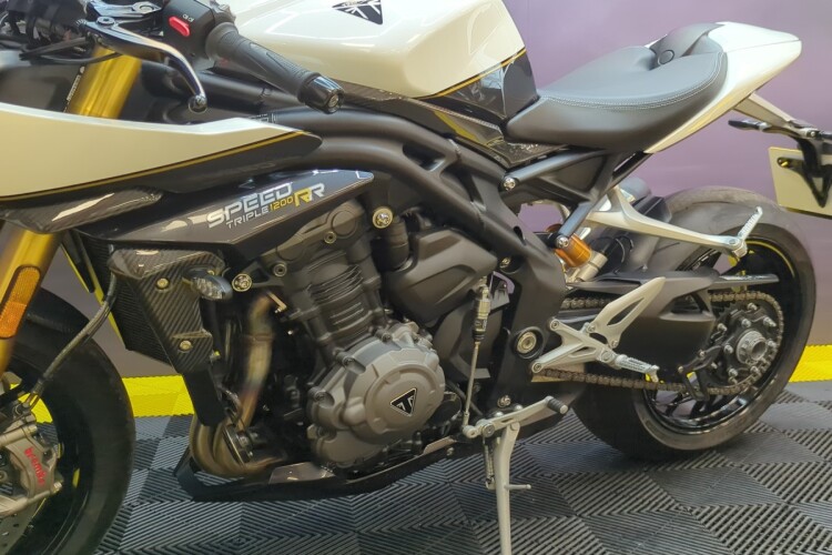 TRIUMPH SPEED TRIPLE 1200