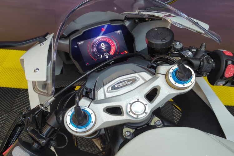 TRIUMPH SPEED TRIPLE 1200