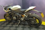 TRIUMPH SPEED TRIPLE 1200
