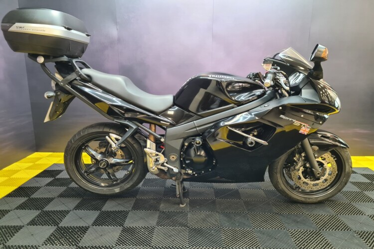 TRIUMPH SPRINT ST 1050