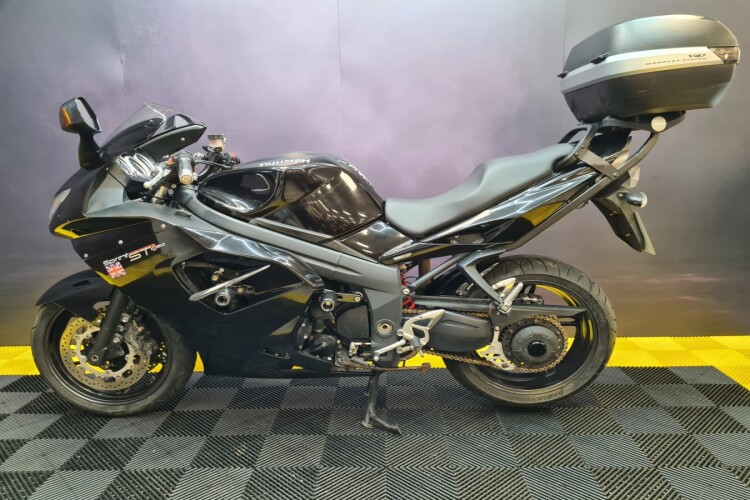 TRIUMPH SPRINT ST 1050