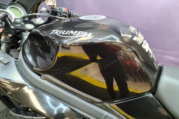 TRIUMPH SPRINT ST 1050