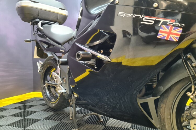 TRIUMPH SPRINT ST 1050