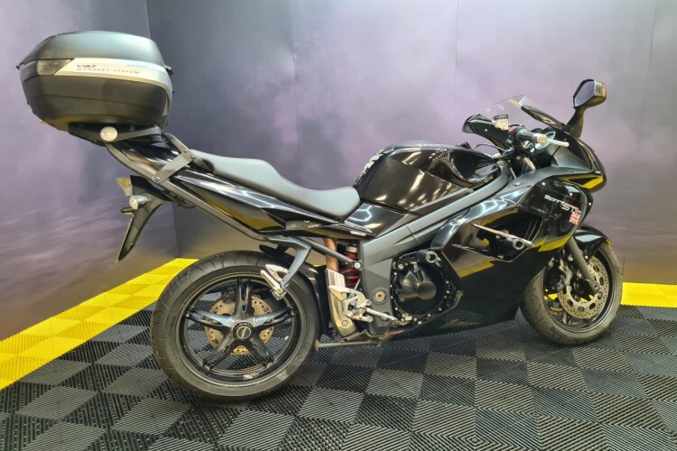 TRIUMPH SPRINT ST 1050
