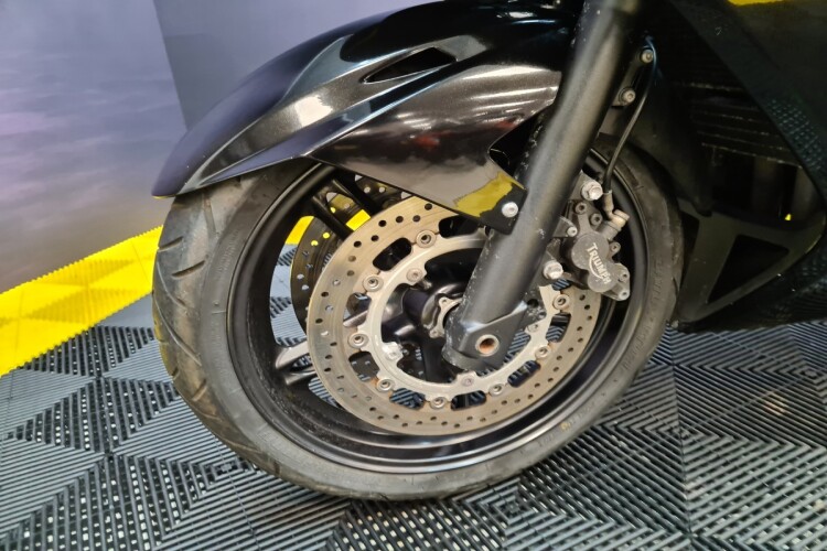 TRIUMPH SPRINT ST 1050