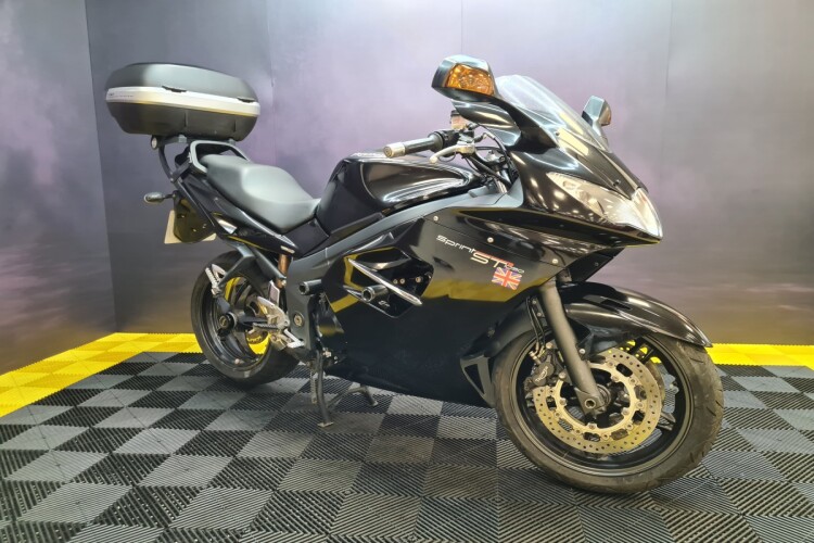 TRIUMPH SPRINT ST 1050