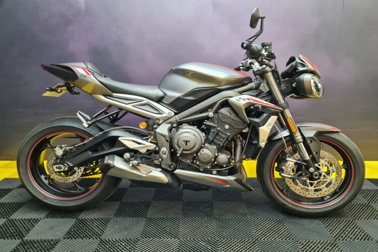 TRIUMPH STREET TRIPLE 765
