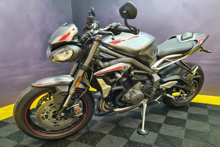 TRIUMPH STREET TRIPLE 765