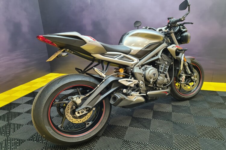 TRIUMPH STREET TRIPLE 765