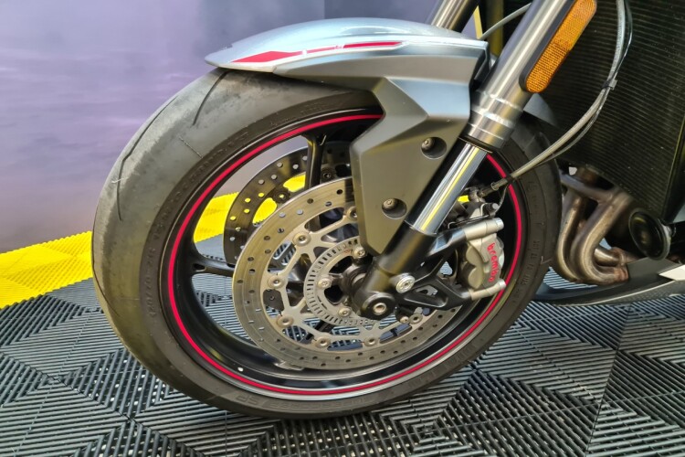 TRIUMPH STREET TRIPLE 765