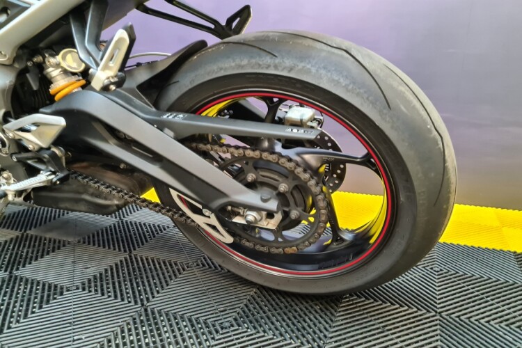 TRIUMPH STREET TRIPLE 765