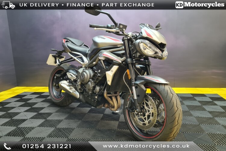 TRIUMPH STREET TRIPLE 765