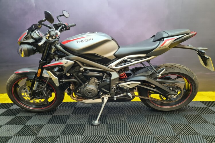 TRIUMPH STREET TRIPLE 765