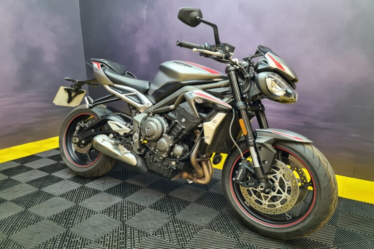 TRIUMPH STREET TRIPLE 765