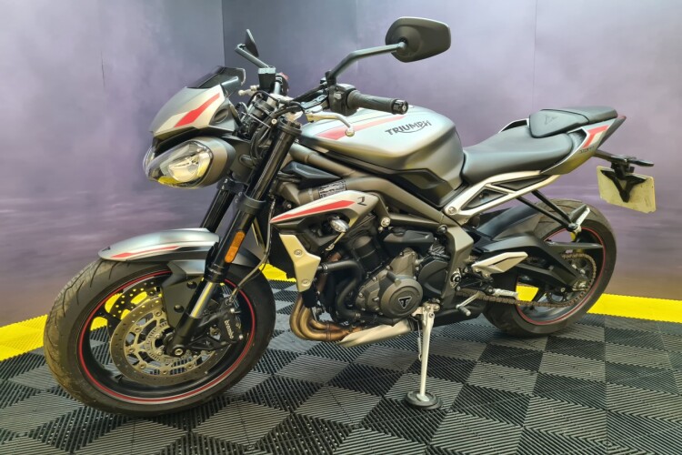 TRIUMPH STREET TRIPLE 765