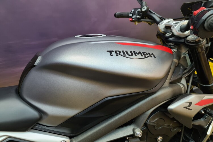 TRIUMPH STREET TRIPLE 765