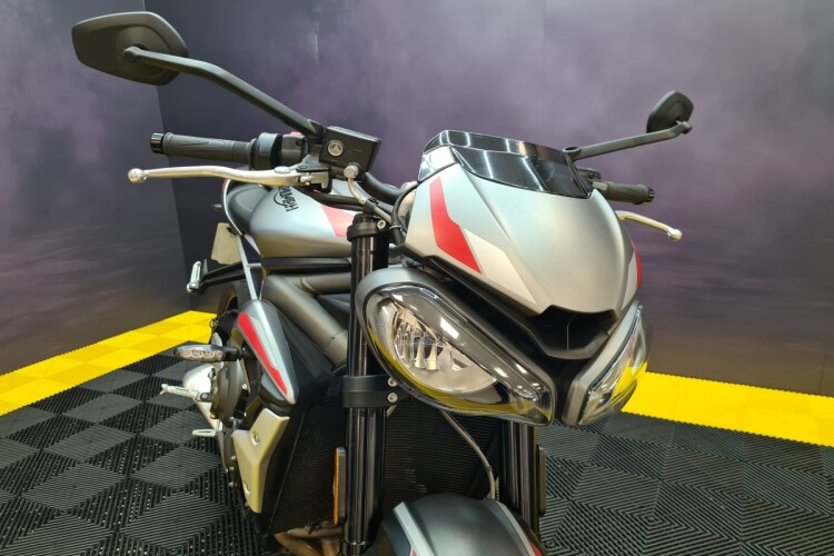 TRIUMPH STREET TRIPLE 765