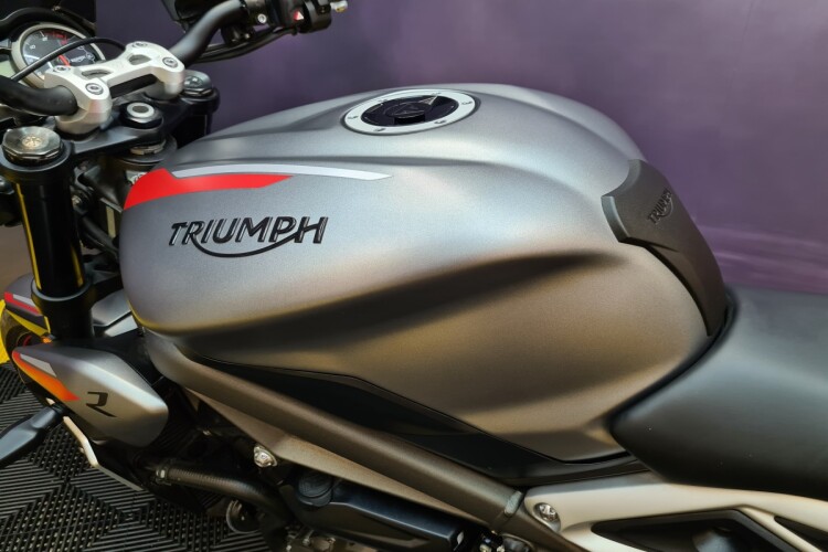 TRIUMPH STREET TRIPLE 765