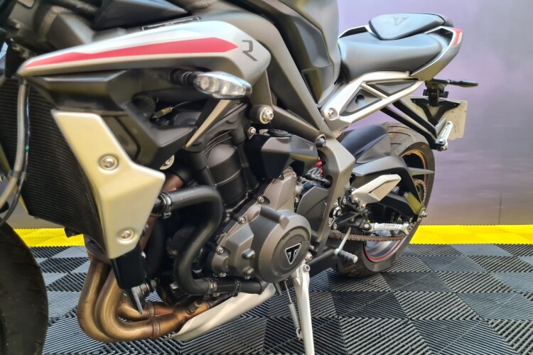 TRIUMPH STREET TRIPLE 765