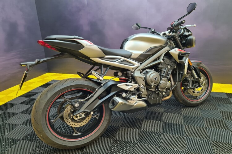 TRIUMPH STREET TRIPLE 765