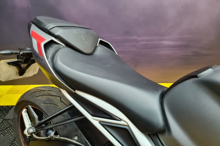 TRIUMPH STREET TRIPLE 765