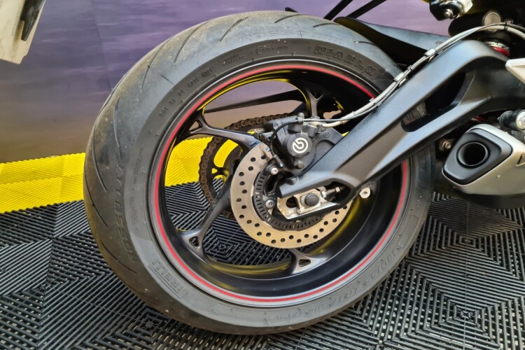 TRIUMPH STREET TRIPLE 765