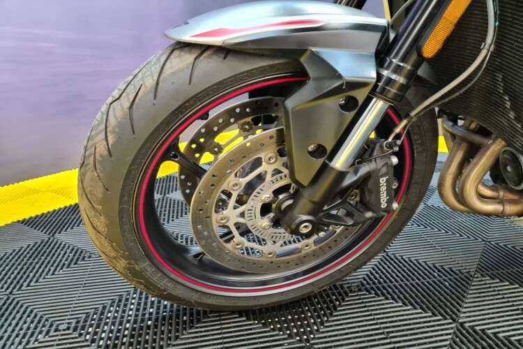 TRIUMPH STREET TRIPLE 765