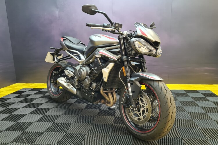 TRIUMPH STREET TRIPLE 765