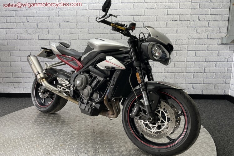 TRIUMPH STREET TRIPLE 765