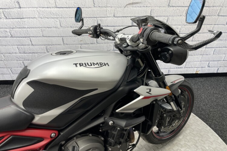 TRIUMPH STREET TRIPLE 765