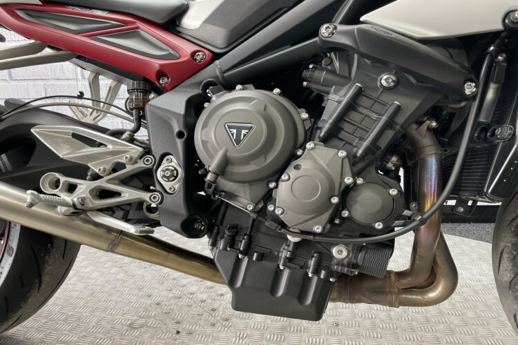 TRIUMPH STREET TRIPLE 765