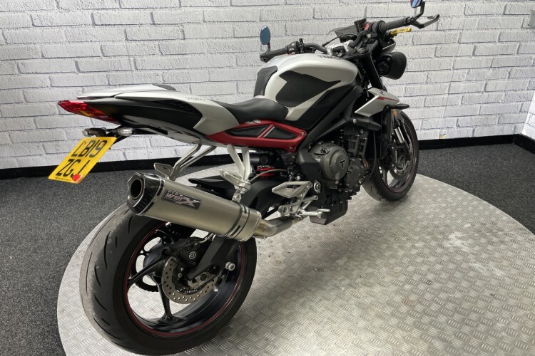 TRIUMPH STREET TRIPLE 765