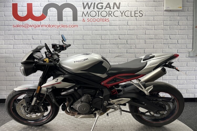 TRIUMPH STREET TRIPLE 765
