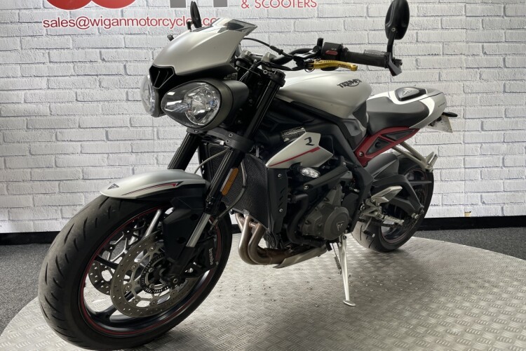 TRIUMPH STREET TRIPLE 765