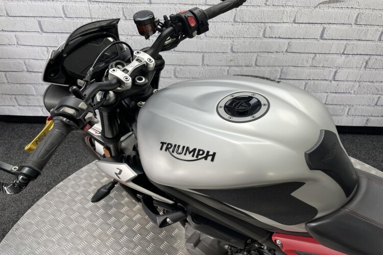 TRIUMPH STREET TRIPLE 765