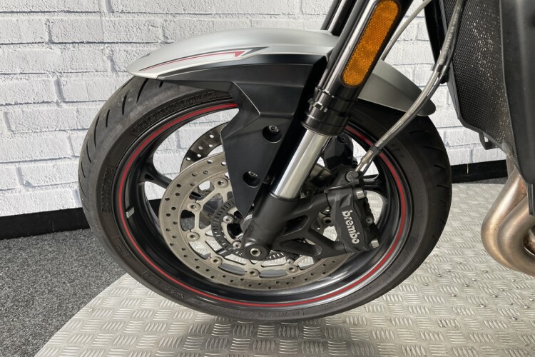 TRIUMPH STREET TRIPLE 765