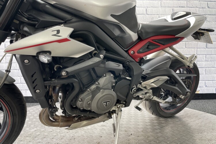 TRIUMPH STREET TRIPLE 765