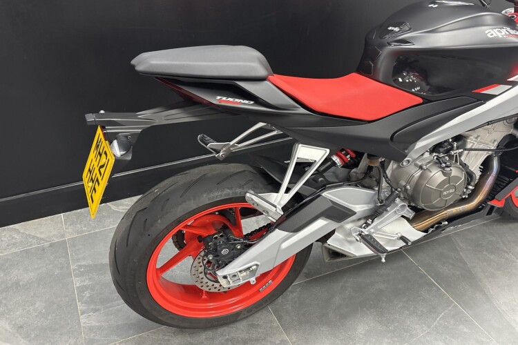 APRILIA TUONO 660