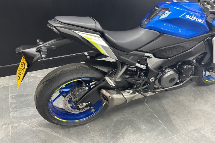 SUZUKI GSX-S1000