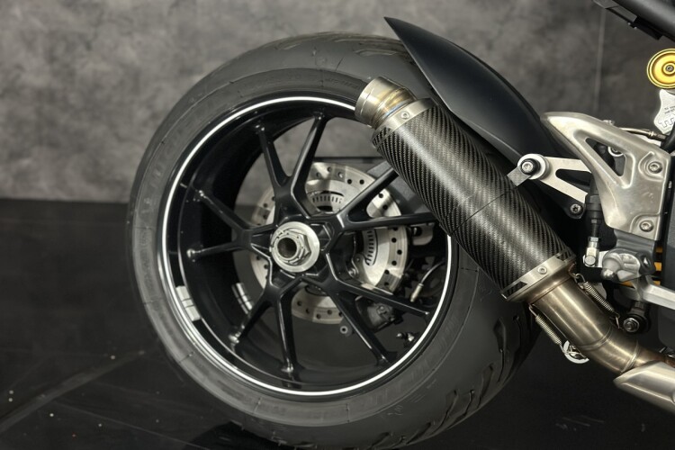 TRIUMPH SPEED TRIPLE 1050