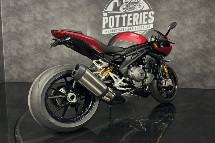 TRIUMPH SPEED TRIPLE 1200