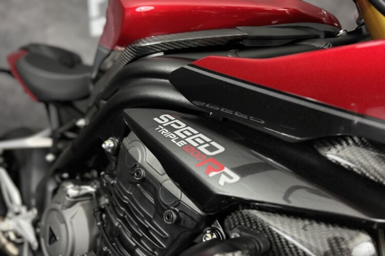 TRIUMPH SPEED TRIPLE 1200