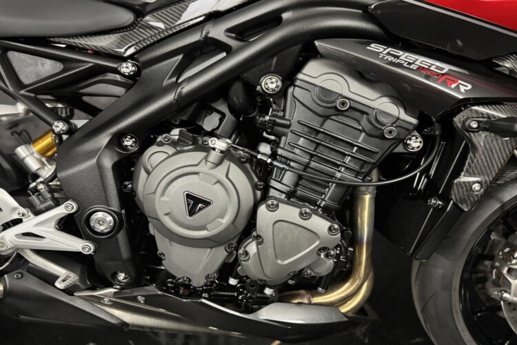 TRIUMPH SPEED TRIPLE 1200