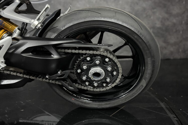 TRIUMPH SPEED TRIPLE 1200