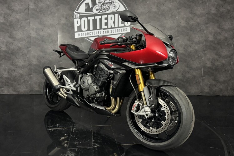 TRIUMPH SPEED TRIPLE 1200