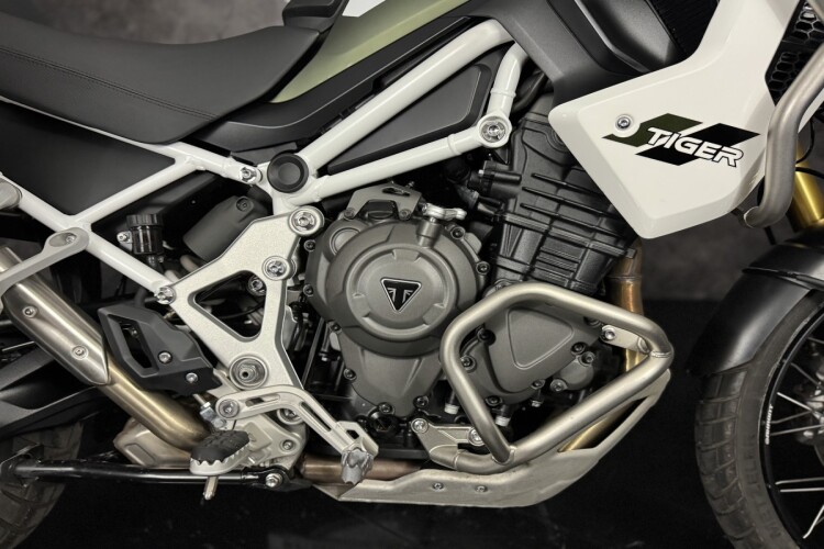 TRIUMPH TIGER 1200